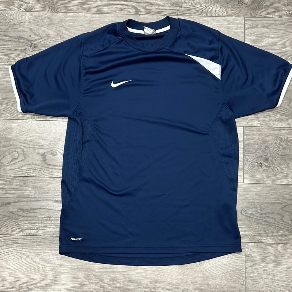 Navy Nike dry fit men’s small tshirt